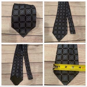 TWINHILL Mens Tie 
Excellent Used Condition (EUC)